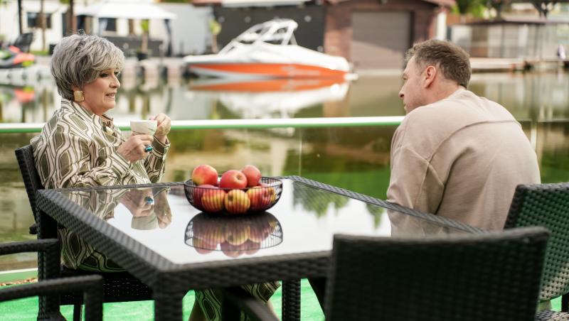 Ana, Mi-ai fost scrisă în ADN, 2 octombrie 2025. Sandra îl confruntă pe Basty. Ana află un detaliu dureros despre Victoria