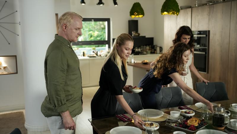 Ana, Mi-ai fost scrisă în ADN, 2 octombrie 2025. Sandra îl confruntă pe Basty. Ana află un detaliu dureros despre Victoria