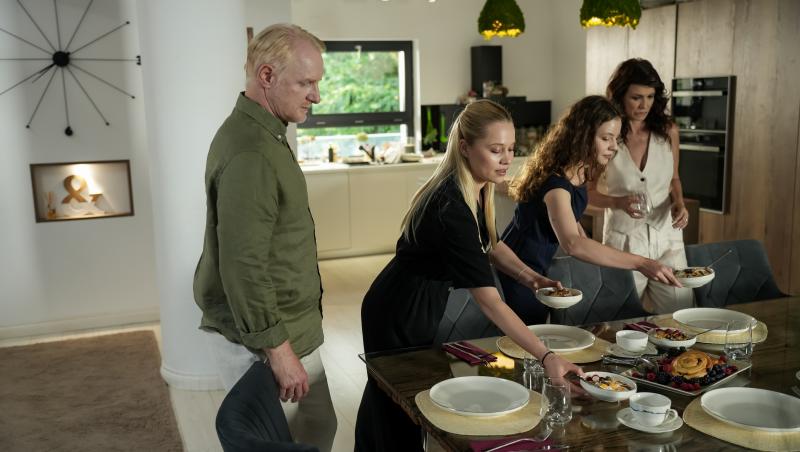 Ana, Mi-ai fost scrisă în ADN, 2 octombrie 2025. Sandra îl confruntă pe Basty. Ana află un detaliu dureros despre Victoria