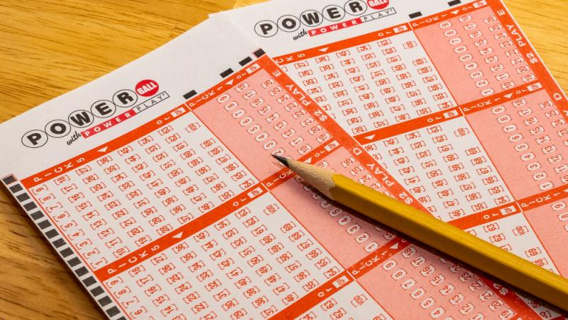 A câștigat 100 000 de dolari la loto după ce s-a lăsat pe mâna ChatGPT. Femeia a decis ce va face cu banii imediat