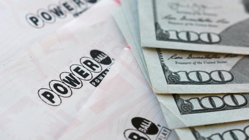 A câștigat 100 000 de dolari la loto după ce s-a lăsat pe mâna ChatGPT. Femeia a decis ce va face cu banii imediat