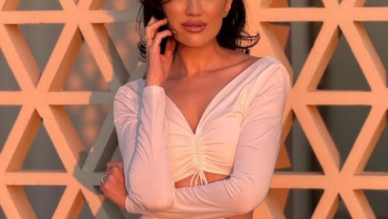 Cum arată rochia Dalianei Răducan când se întoarce cu spatele. Nimeni nu a mai văzut-o pe soția lui Răzvan Simion așa