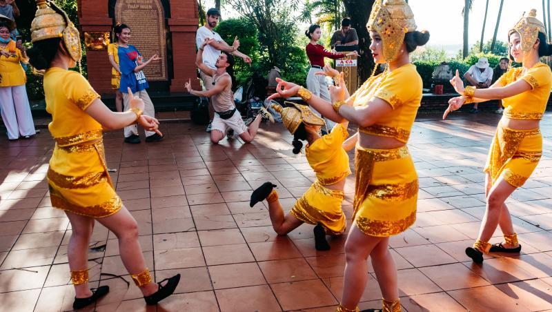 Asia Express sezonul 8, 21 octombrie 2025. Proba de dans care le-a dat mari bătăi de cap concurenților. Cum s-au descurcat