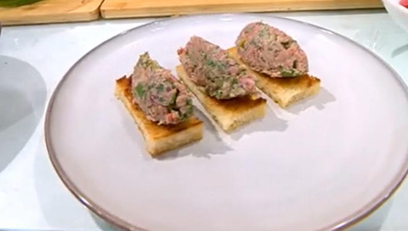 Rețeta de tartar din salam ardelenesc a lui Chef Nicolai Tand de la Neatza. Cum se face rețeta