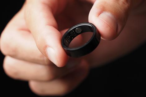 Inelul smart care poate înlocui mouse-ul. Cum controlează un computer