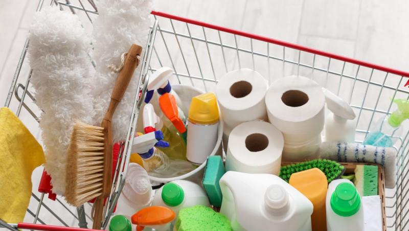 Cât costă un trai decent în 2025 în cazul unei familii cu doi copii. Suma este de necrezut