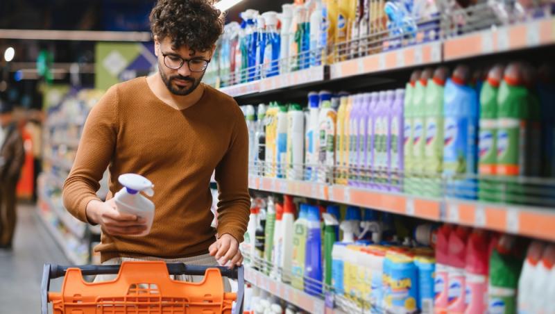 Cât costă un trai decent în 2025 în cazul unei familii cu doi copii. Suma este de necrezut