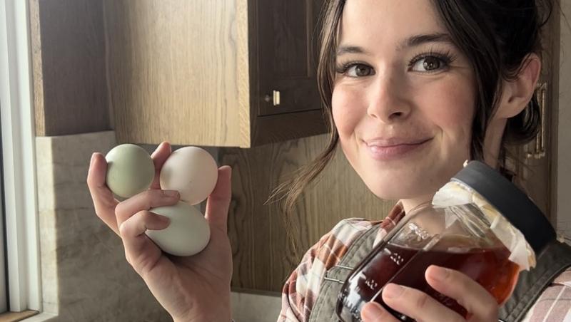 Tânăra de 25 ani care se pregătește pentru Apocalipsă! Ce a depozitat într-o cămară și pentru cât timp i-ar ajunge produsele