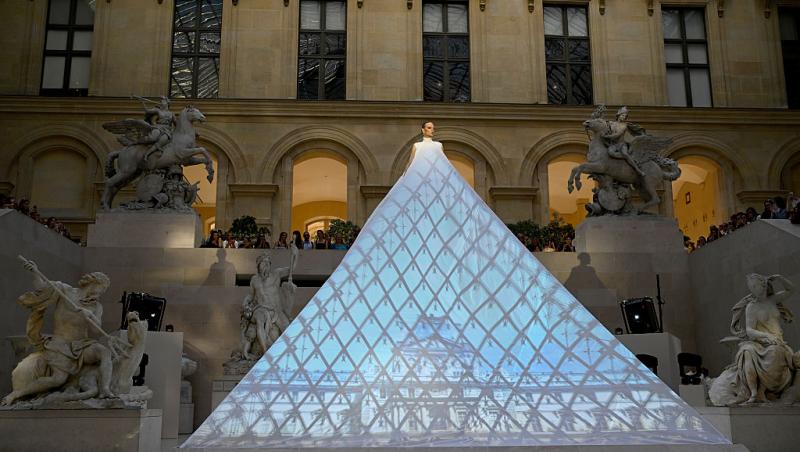 La cât au fost evaluate bijuteriile furate de la Muzeul Luvru. Ce avertizează procuroarea Parisului