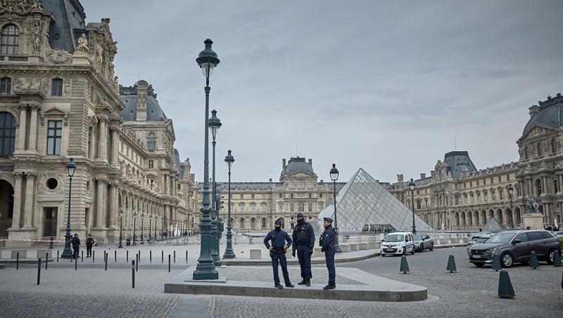 La cât au fost evaluate bijuteriile furate de la Muzeul Luvru. Ce avertizează procuroarea Parisului