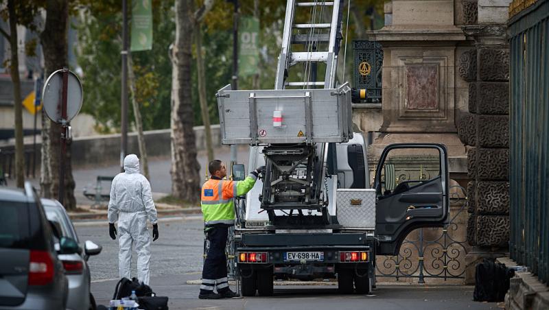 La cât au fost evaluate bijuteriile furate de la Muzeul Luvru. Ce avertizează procuroarea Parisului