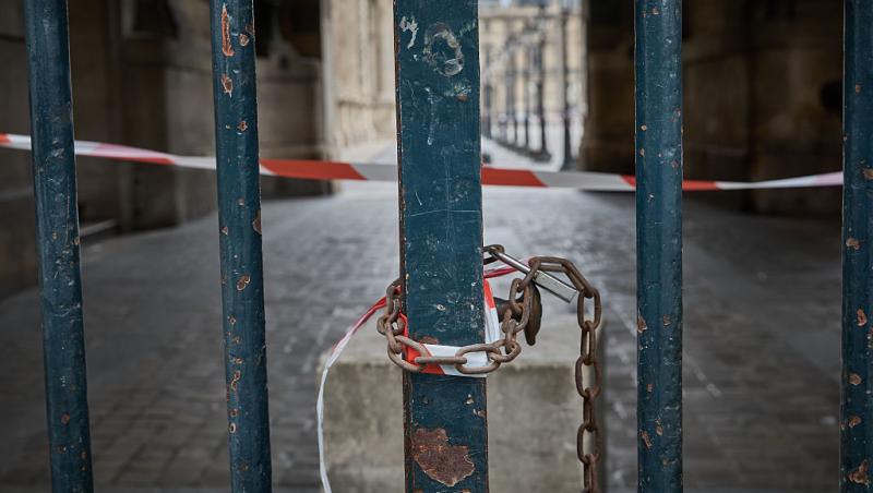 La cât au fost evaluate bijuteriile furate de la Muzeul Luvru. Ce avertizează procuroarea Parisului