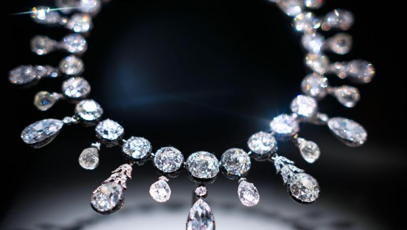 La cât au fost evaluate bijuteriile furate de la Muzeul Luvru. Ce avertizează procuroarea Parisului