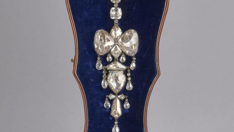 La cât au fost evaluate bijuteriile furate de la Muzeul Luvru. Ce avertizează procuroarea Parisului