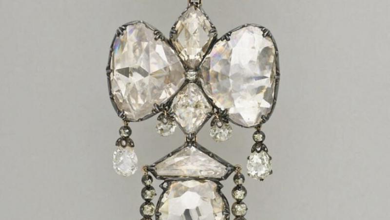 La cât au fost evaluate bijuteriile furate de la Muzeul Luvru. Ce avertizează procuroarea Parisului