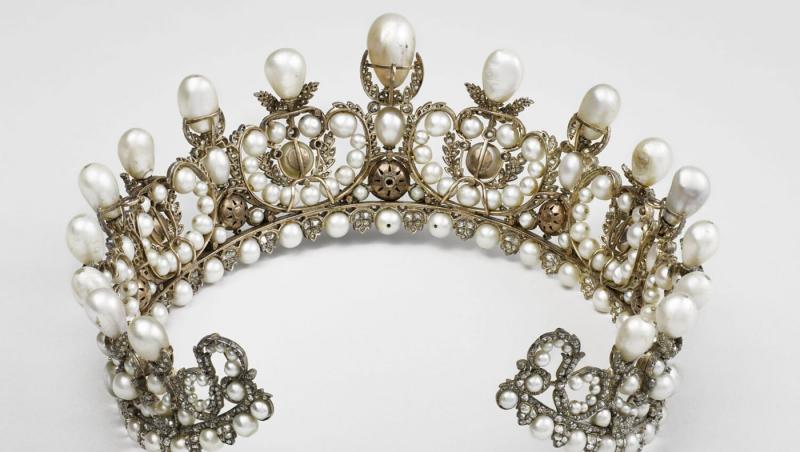 La cât au fost evaluate bijuteriile furate de la Muzeul Luvru. Ce avertizează procuroarea Parisului