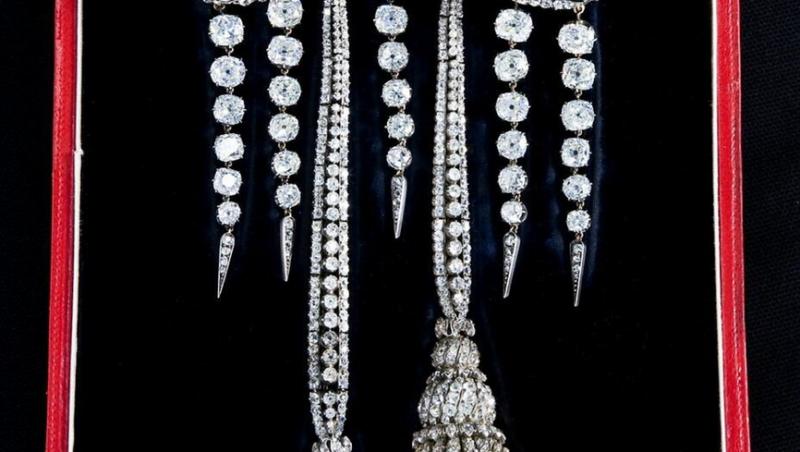 La cât au fost evaluate bijuteriile furate de la Muzeul Luvru. Ce avertizează procuroarea Parisului