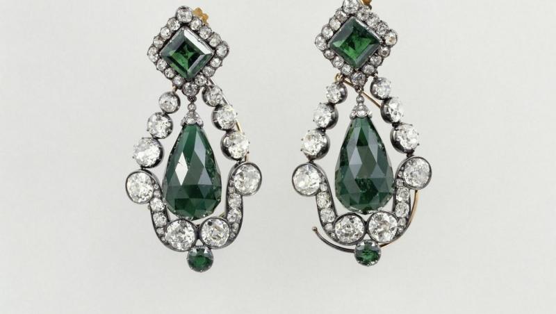 La cât au fost evaluate bijuteriile furate de la Muzeul Luvru. Ce avertizează procuroarea Parisului