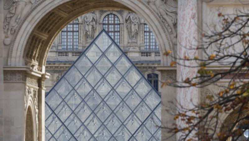 La cât au fost evaluate bijuteriile furate de la Muzeul Luvru. Ce avertizează procuroarea Parisului