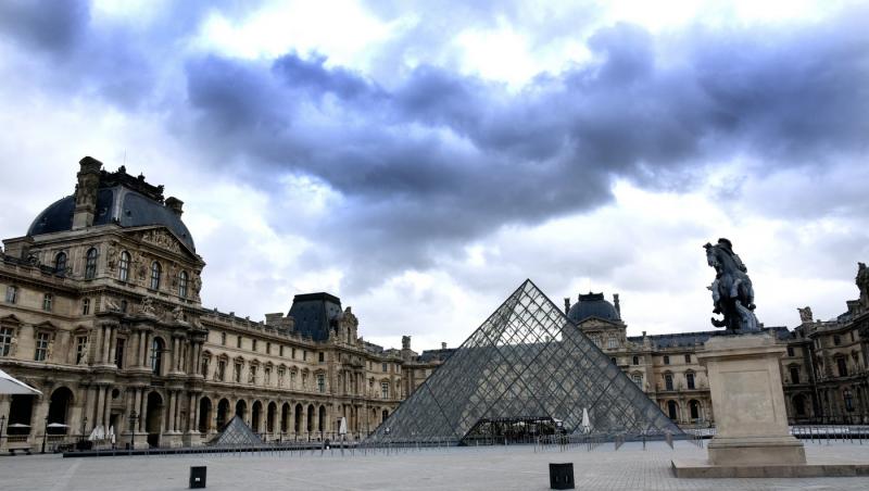 La cât au fost evaluate bijuteriile furate de la Muzeul Luvru. Ce avertizează procuroarea Parisului
