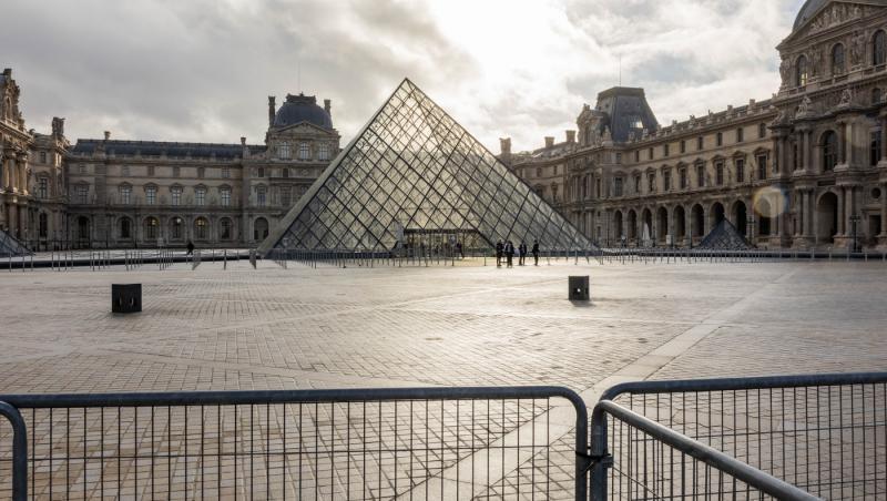 La cât au fost evaluate bijuteriile furate de la Muzeul Luvru. Ce avertizează procuroarea Parisului
