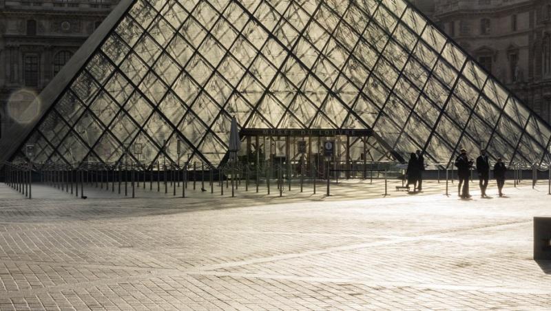 La cât au fost evaluate bijuteriile furate de la Muzeul Luvru. Ce avertizează procuroarea Parisului