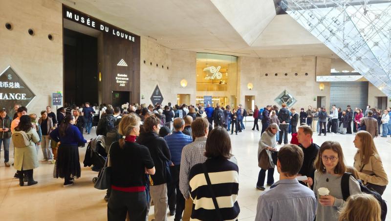 La cât au fost evaluate bijuteriile furate de la Muzeul Luvru. Ce avertizează procuroarea Parisului