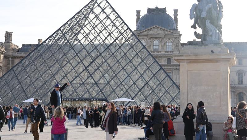 La cât au fost evaluate bijuteriile furate de la Muzeul Luvru. Ce avertizează procuroarea Parisului