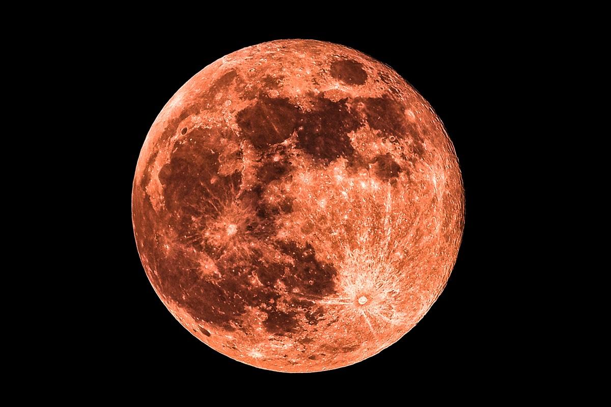 Ce sunt luminile misterioase care apar uneori pe Lună. Experții au dezvăluit adevărul