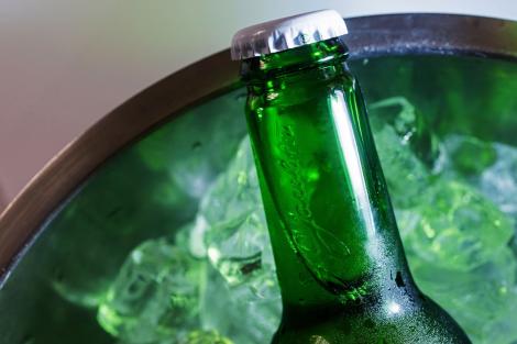 Cea mai mică bere din lume e cât un bob de orez. Cum a fost creată sticla