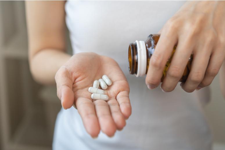 (P) Tu cum iei pastilele? Studiul Spring Farma arata cele mai frecvente greseli. La ce trebuie sa fim atenti