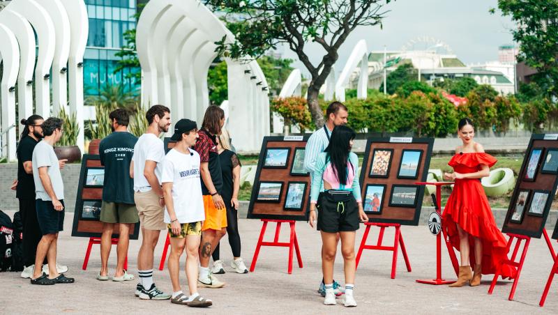 Cu ce se ocupă tatăl lui Emil Rengle și ce spune despre fiul lui când se întâlnește cu oamenii. Ce relație au în prezent ei