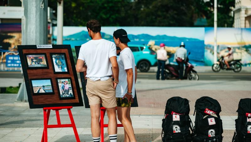 Cu ce se ocupă tatăl lui Emil Rengle și ce spune despre fiul lui când se întâlnește cu oamenii. Ce relație au în prezent ei