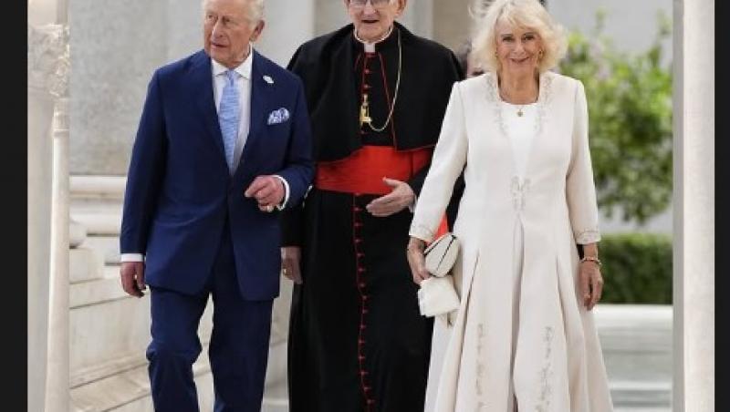 Regina Camilla, în negru în fața Papei. De ce nu poate îmbrăca haine albe