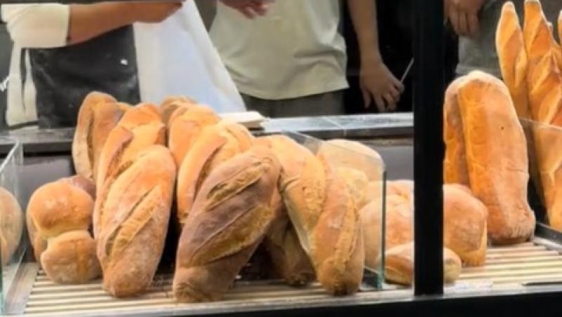 Șobolan pe raftul cu pâine într-o brutărie! Video-ul care a îngrozit clienții care se aflau la coadă