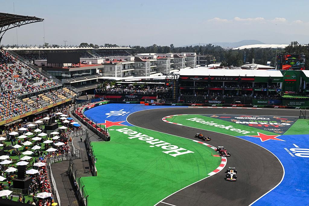 Vezi acum calificările din Formula 1™ pentru Marele Premiu al Mexicului. Lupta pentru pole e LIVE în AntenaPLAY și pe Antena 3 CNN