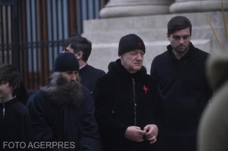 Cum a apărut Gigi Becali la sfințirea picturii Catedralei Mântuirii Neamului! Cum s-a îmbrăcat