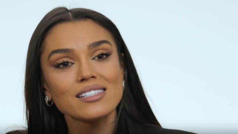 Karmen Simionescu spune de ce nu a îmbrăcat încă rochia de mireasă.Ce zice concurenta Asia Express despre nunta cu Bogdan Căplescu