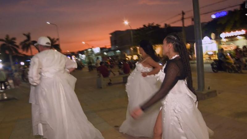 Karmen Simionescu spune de ce nu a îmbrăcat încă rochia de mireasă.Ce zice concurenta Asia Express despre nunta cu Bogdan Căplescu