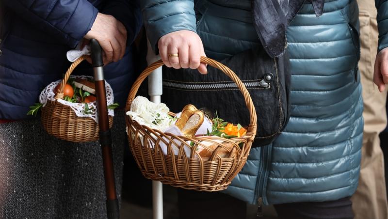 Tradiții și obiceiuri de Moșii de toamnă. Ce nu este bine să împarți în ziua respectivă