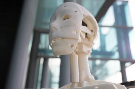 Un bărbat a primit o „față imprimată 3D” în urma unui accident care l-a desfigurat. Cum arată acum