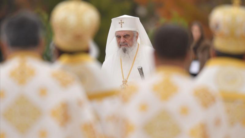 O imagine cu Patrarhul Daniel îmbrăcat în veșminte preoțești