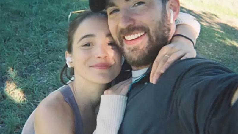 Bebeluș-surpriză în showbiz!Actorul iubit de o lume întreagă și soția sa cu 16 ani mai tânără au devenit părinți pentru prima dată