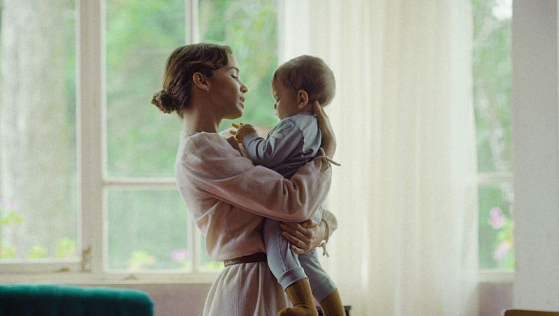 Bebeluș-surpriză în showbiz!Actorul iubit de o lume întreagă și soția sa cu 16 ani mai tânără au devenit părinți pentru prima dată