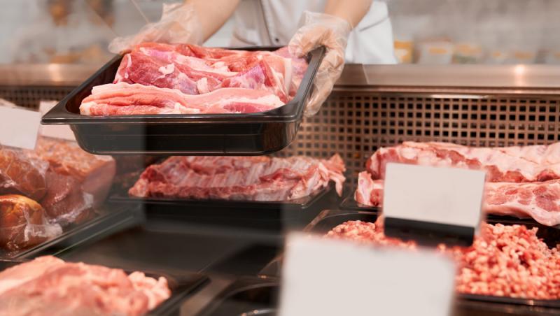 Românii preferă porcul din Danemarca. Cât costă 1 kilogram de cotlet cu două luni înainte de Crăciun