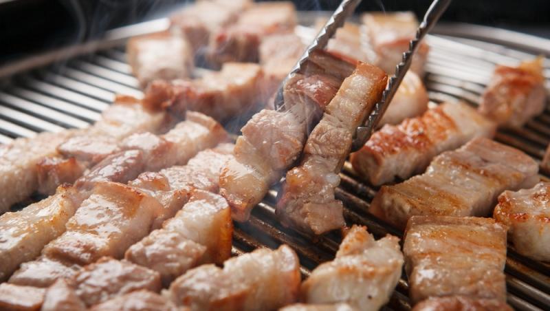 Românii preferă porcul din Danemarca. Cât costă 1 kilogram de cotlet cu două luni înainte de Crăciun