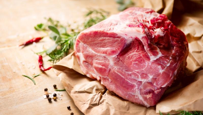 Românii preferă porcul din Danemarca. Cât costă 1 kilogram de cotlet cu două luni înainte de Crăciun