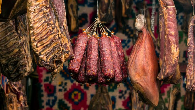 Românii preferă porcul din Danemarca. Cât costă 1 kilogram de cotlet cu două luni înainte de Crăciun