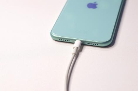 Ce se întâmplă cu bateria iPhone dacă încarci telefonul la 80% în loc de 100%. Puțini știu adevărul