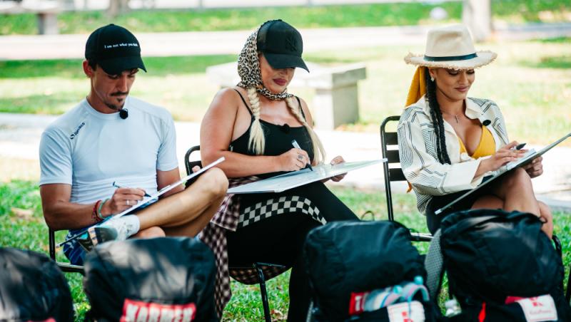 Karmen a recunoscut că a apelat la ajutorul medicului plastician. Cum s-a dat de gol că și-a pus implant mamar